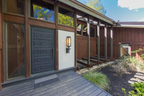 5725 Drake Rd, Cincinnati, OH 45243-3618