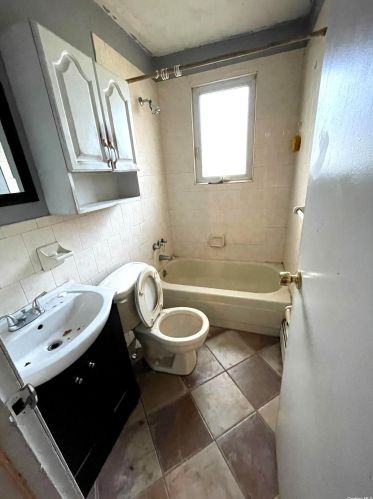 51 Schenectady Ave, Babylon NY  11704-1619 exterior