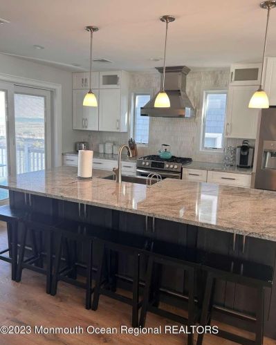 5 Fort Ave, Pelican Island NJ  08751-1512 exterior