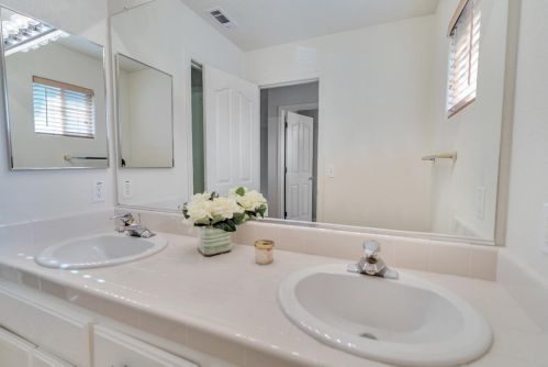 1710 Humboldt Ct, Los Banos CA  93635-5392 exterior