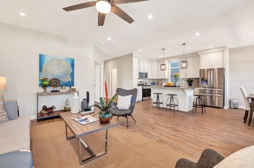 3340 Don Tomaso Dr, Carlsbad CA  92010-3951 exterior