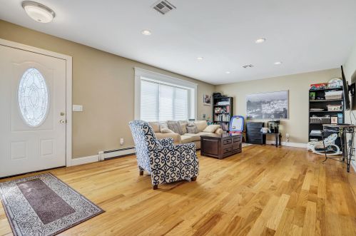 74 Venice Dr, Bricktown NJ  08723-6977 exterior