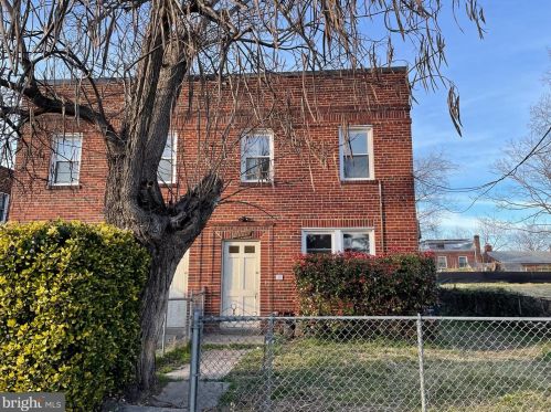 4620 Brooks St, Washington, DC 20019-4651