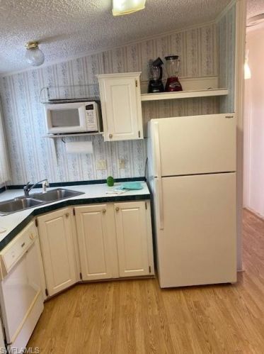 915 Manatee Rd, Naples FL  34114-8266 exterior