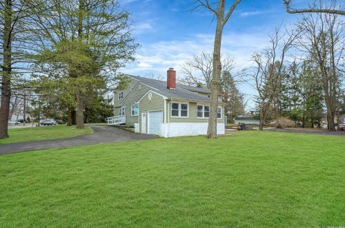 3 Hunter Ave, Miller Place NY  11764-2715 exterior