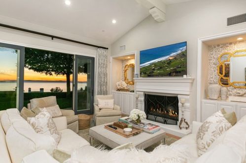 8 Rockshore Blf, Newport Beach CA  92657-2131 exterior