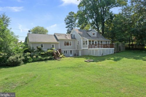 846 Seneca Rd, Great Falls, VA 22066-1320