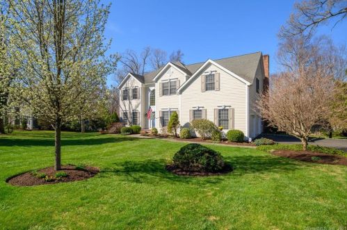 10 Cobblestone Ct, Brookfield Center, CT 06804-2301