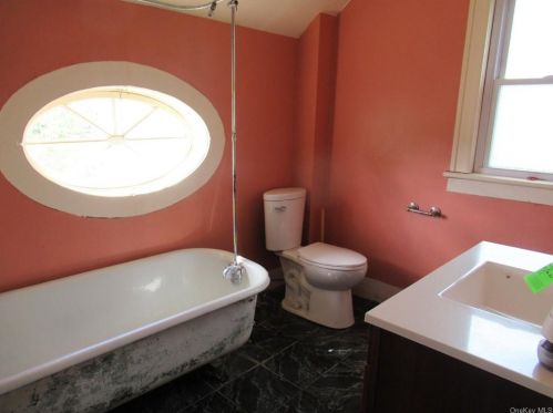 11 Schneider Ave, Highland Falls NY  10928-1409 exterior