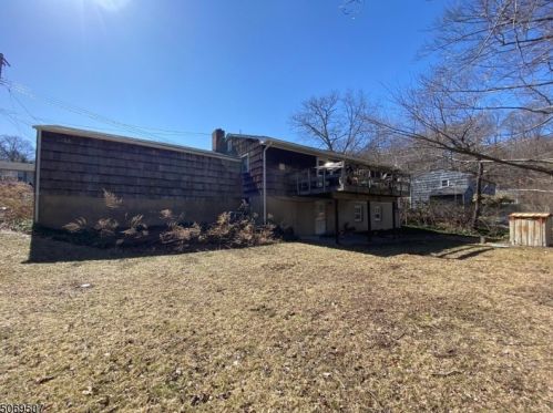 19 Hudson Dr, West Milford Lakes, NJ 07480-4216