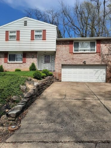 525 Hulton Rd, Oakmont, PA 15139-1410