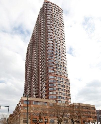 474 48th Ave, Long Island City NY  11109-5600 exterior