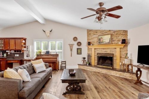 957 Montview Dr, Escondido CA  92025-5927 exterior