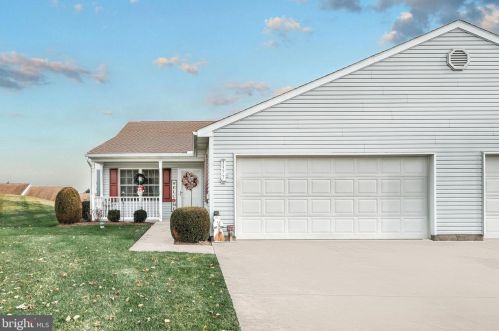1377 Chami Dr, Spring Grove, PA 17362-8581
