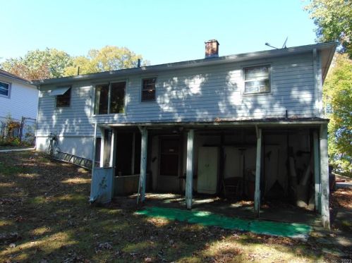 27 Everitt St, Waterbury, CT 06704-2828