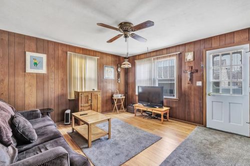 186 Margherita Lawn, Stratford CT  06615-7546 exterior