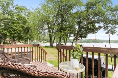 7 Lk Shr Dr, Exeter CT 06249-1934 exterior