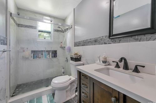 86 Glenmore Ave, Central Islip NY  11722-1913 exterior