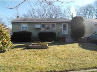 32 Amherst Ave, Colonia, NJ 07067-2004