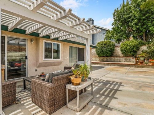 28924 Raintree Ln, Santa Clarita, CA 91390-4165
