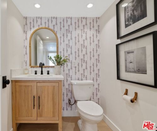 27041 Esward Dr, Calabasas CA  91301-2322 exterior
