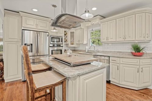 26 Bonheur Rd, Bridgeport CT  06611-3404 exterior