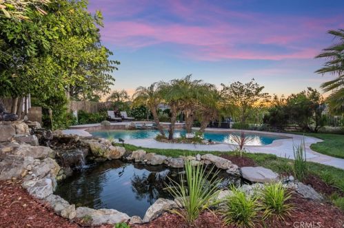 26484 Kipling Pl, Santa Clarita, CA 91381-1140