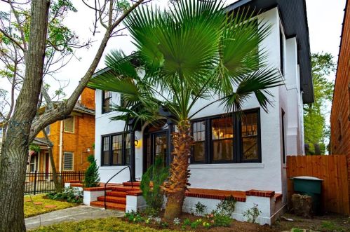 2723 Broadway St, Galveston, TX 77550-4428