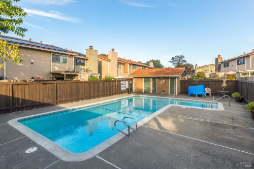2529 Vallejo St, Santa Rosa, CA 95405-6948