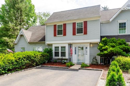 9 Letts Ct, East Brunswick, NJ 08816-5662