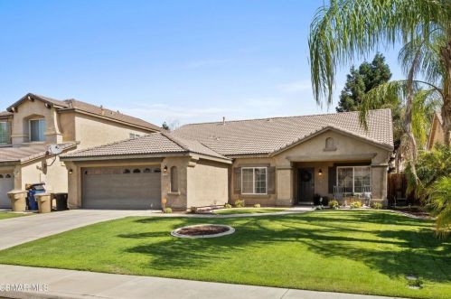 10806 Villa Monterey Dr, Bakersfield, CA 93311-9041