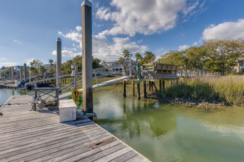 55 Waterway Island Dr, Isle Of Palms SC  29451-2728 exterior