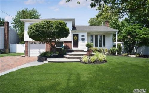 3871 Clark St, Seaford, NY 11783-2102