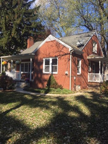 470 Willow St, Highspire, PA 17034-1551