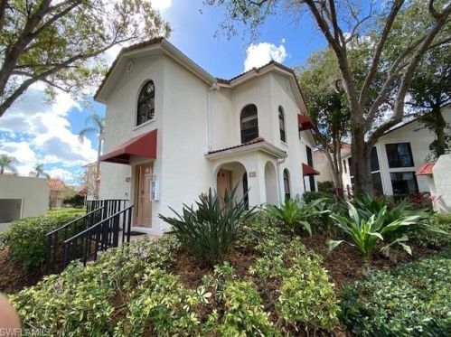 559 Serendipity Dr, Naples, FL 34108-2813