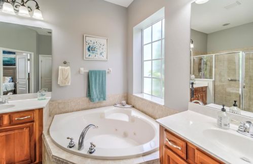 413 Islebay Dr, Ruskin FL  33572-3332 exterior