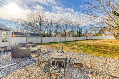 170 Hicksville Rd, Seaford, NY 11783-1066