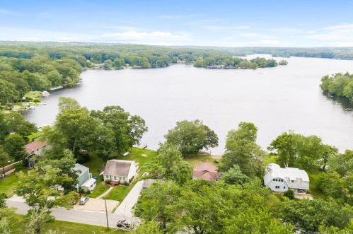 7 Lk Shr Dr, Exeter CT 06249-1934 exterior