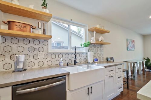 10655 Valley View Dr, Rancho Cordova CA  95670-2468 exterior