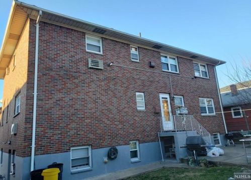 320 3rd St, Palisades Park NJ  07650-1767 exterior