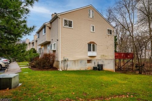 8 Westbrook Ct, Roselle, NJ 07203-2469
