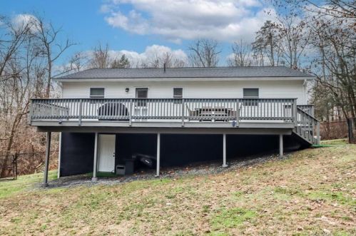 75 Candle Hill Rd, Danbury CT  06812-2412 exterior