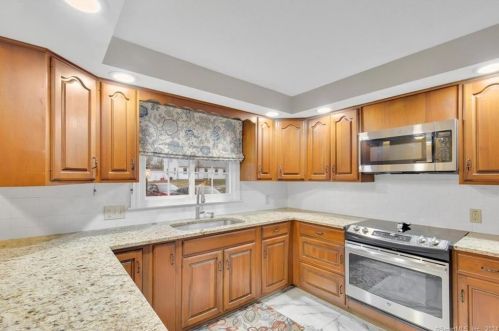 24 Cleveland St, Plainville CT  06062-1227 exterior