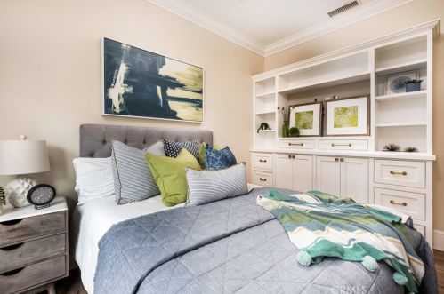 5250 Appian Way, Long Beach CA  90803-1901 exterior