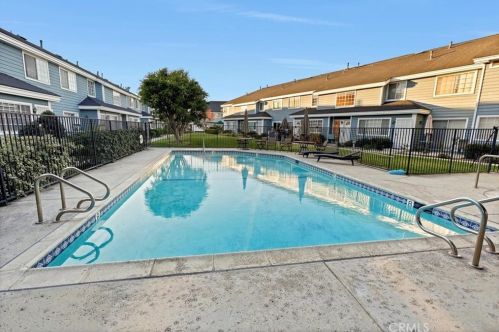 11690 Lakewood Blvd, Downey CA  90241-5272 exterior