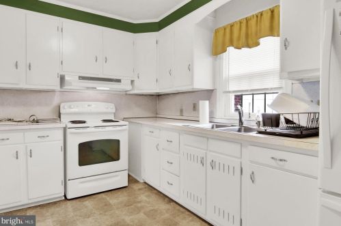 4033 Grn St, Harrisburg PA 17110-1622 exterior