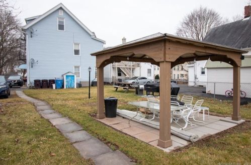 10 Smith St, New Britain CT 06053-3621 exterior