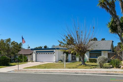 736 Granada Dr, Vista, CA 92083-4731