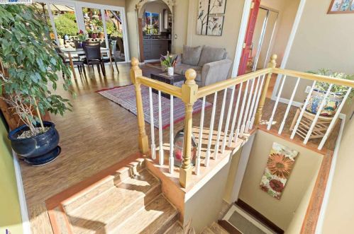 7950 Hillmont Dr, Oakland CA  94605-3521 exterior