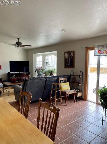 1521 Ignacio Dr, Pueblo, CO 81007-3299